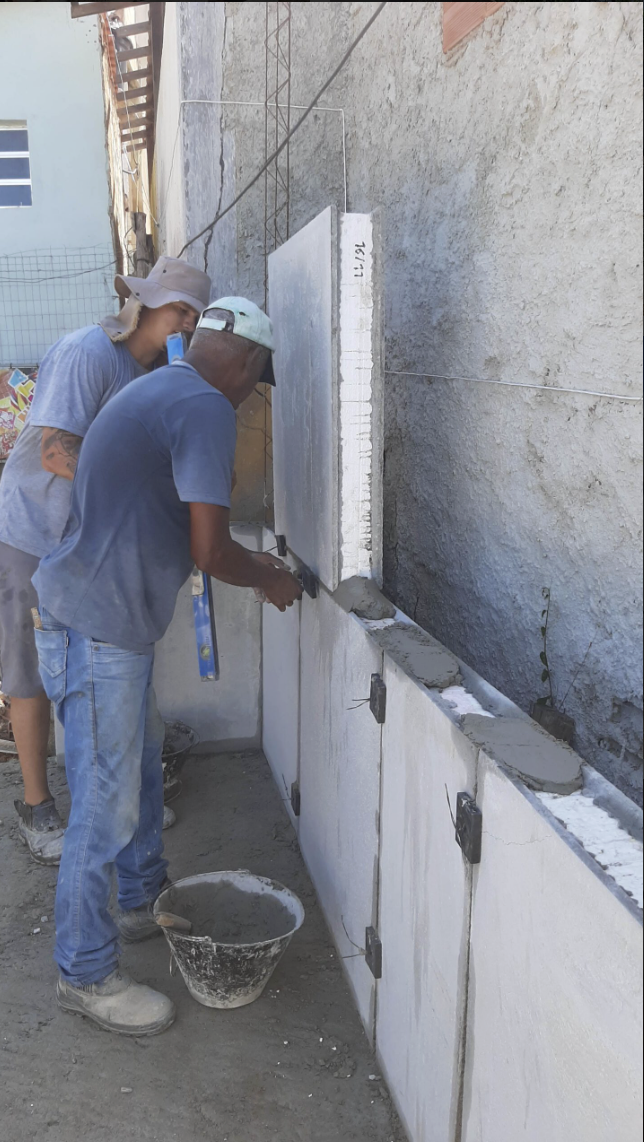 Aplicação de blocos Blocok em fachada residencial